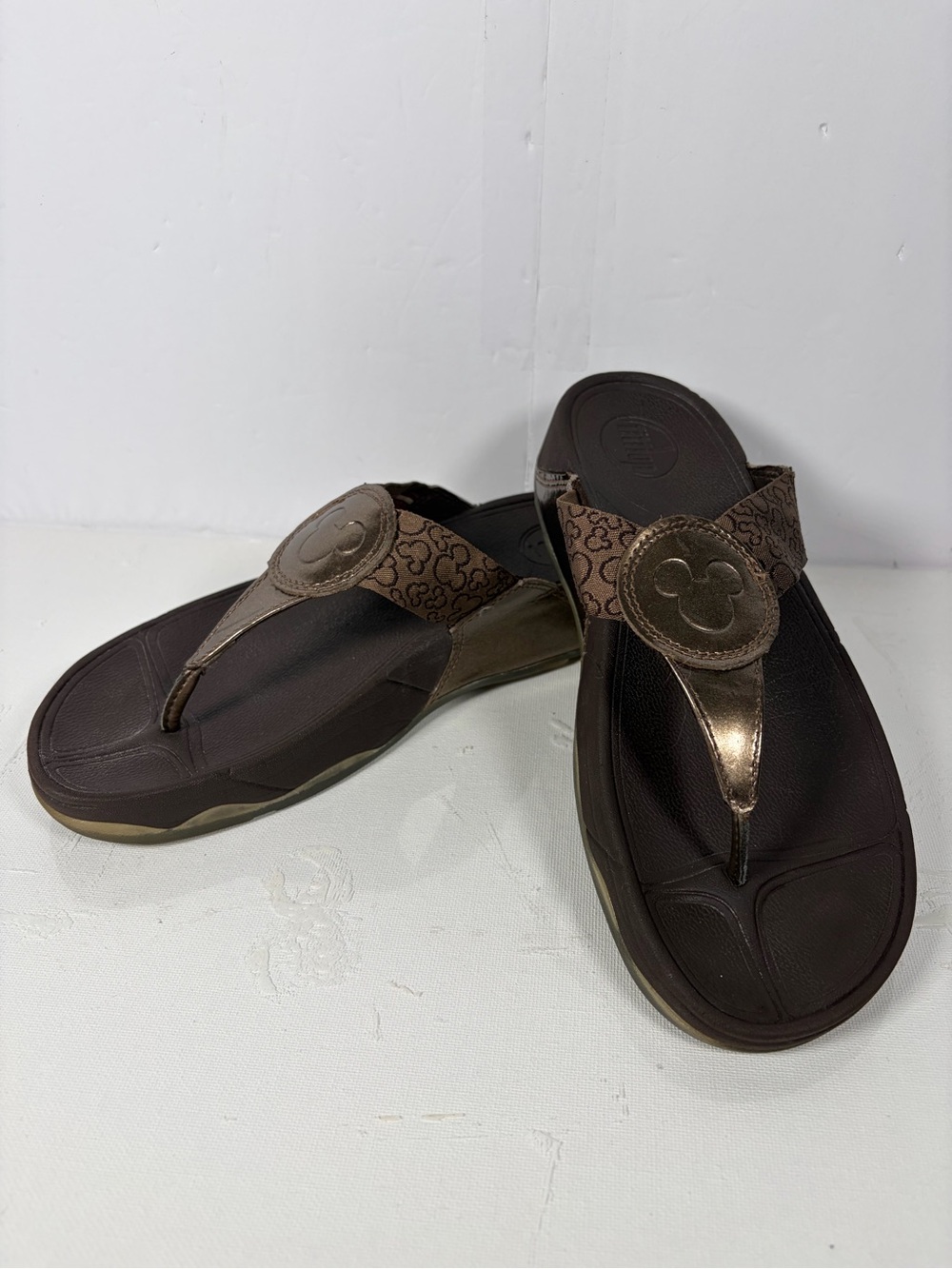 FitFlop Disney Mickey Mouse Thong Sandals Brown Bronze Wedge US 8 EU 39
